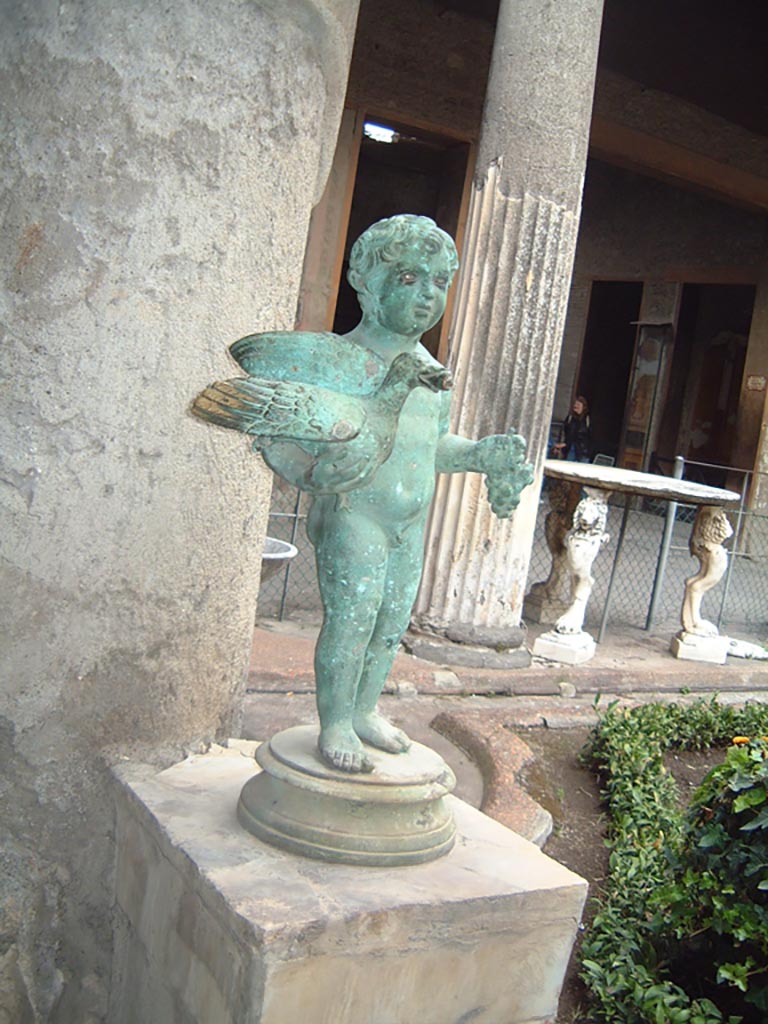 VI.15.1 Pompeii. North side of peristyle, looking east. 
Bronze garden fountain statuette of boy, bird and grapes, May 2001. 
Photograph courtesy of Current Archaeology.
