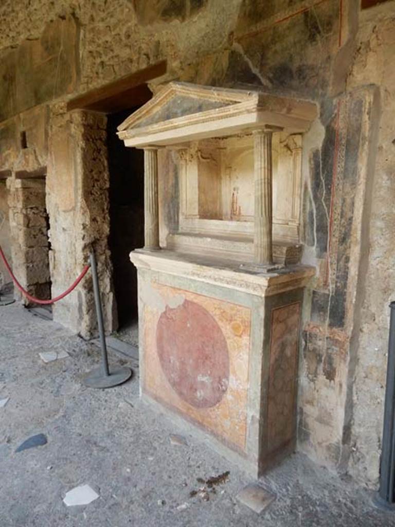 VI.16.7, Pompeii, May 2018. Room F, north portico. Household lararium.
Photo courtesy of Buzz Ferebee.
