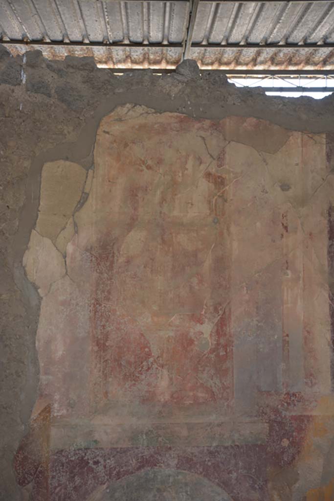 VI.17.41 Pompeii. September 2019. 
Centre of west wall in triclinium on south side of atrium. Painted door?
Foto Annette Haug, ERC Grant 681269 DCOR.

