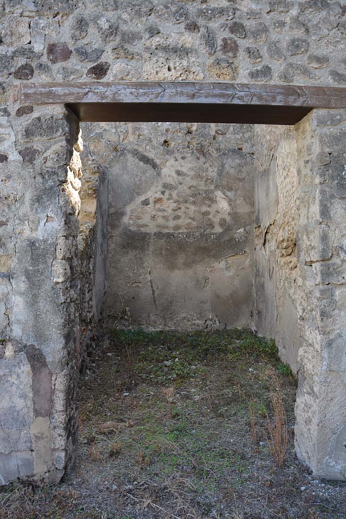 VII.2.16 Pompeii. October 2019. Room 19, looking south through doorway.
Foto Annette Haug, ERC Grant 681269 DÉCOR.
