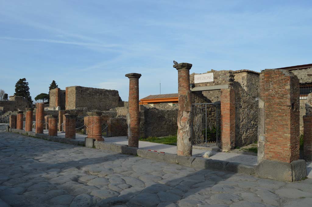 Via del Foro, east side, Pompeii. March 2019. 
Looking north-east along length of portico, from pilaster/column at south end, on right, outside of VII.4.11. 
Foto Taylor Lauritsen, ERC Grant 681269 DÉCOR.

