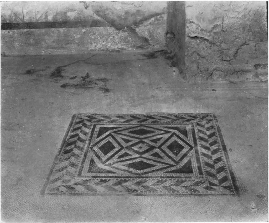 VII.4.31/51 Pompeii. c.1930. Room 6, emblema in centre of flooring of left ala.
See Blake, M., (1930). The pavements of the Roman Buildings of the Republic and Early Empire. Rome, MAAR, 8, (p.106, ftn 1, 118, & Pl.42, tav.4).
