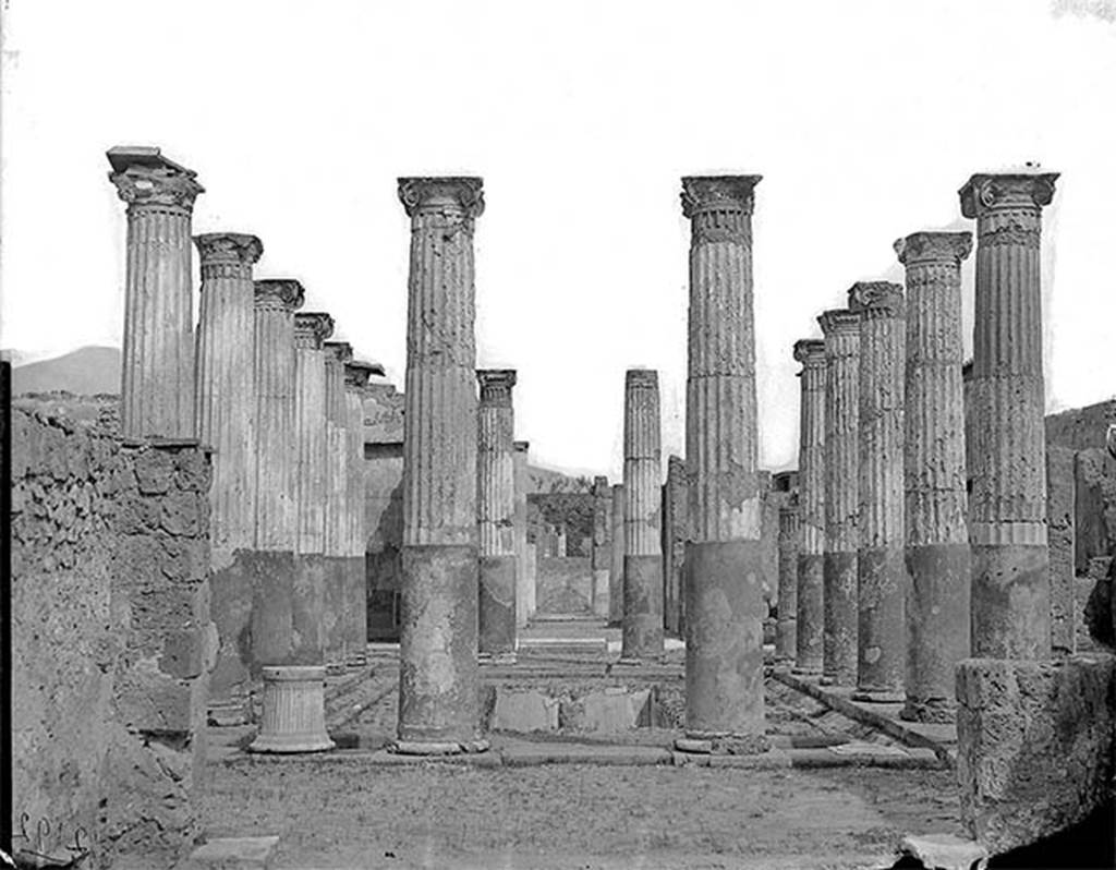 VII.4.31/51 Pompeii. 1871. Room 10, tablinum. Looking north to peristyle.
Photo from J. H. Parker Collection, ref. Parker.2192 (inv.193).Italia.
Courtesy of American Academy in Rome, Photographic Archive.
