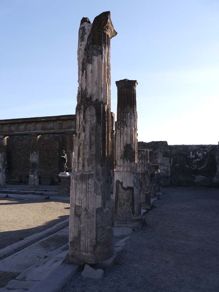 VII.7.32, Pompeii. September 2018. Looking east across south side of Temple.
Foto Anne Kleineberg, ERC Grant 681269 DÉCOR.
