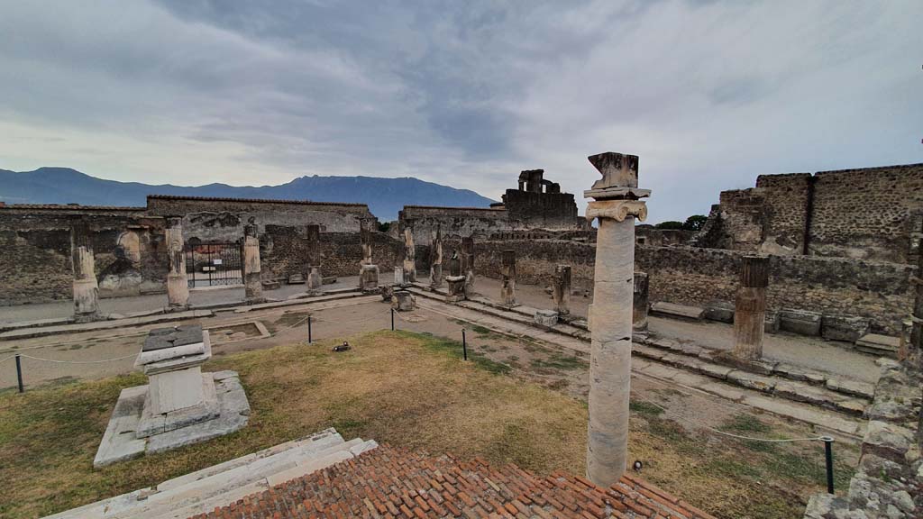 VII.7.32 Pompeii. August 2021. Looking south-east across Temple from top of podium.
Foto Annette Haug, ERC Grant 681269 DÉCOR.
