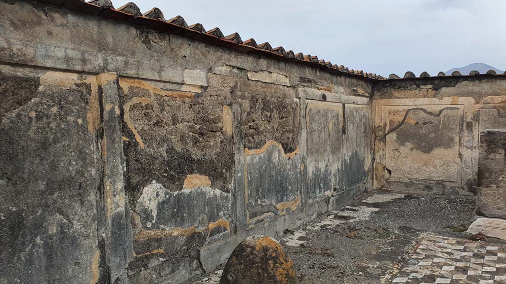 VII.7.32 Pompeii. September 2018. Looking towards west wall and north-west corner.
Foto Anne Kleineberg, ERC Grant 681269 DÉCOR.

