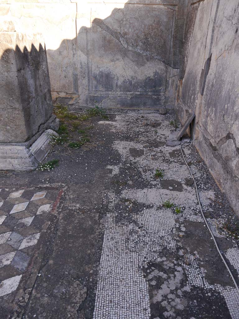 VII.7.32 Pompeii. September 2018. North-east corner, looking north.
Foto Anne Kleineberg, ERC Grant 681269 DÉCOR.
