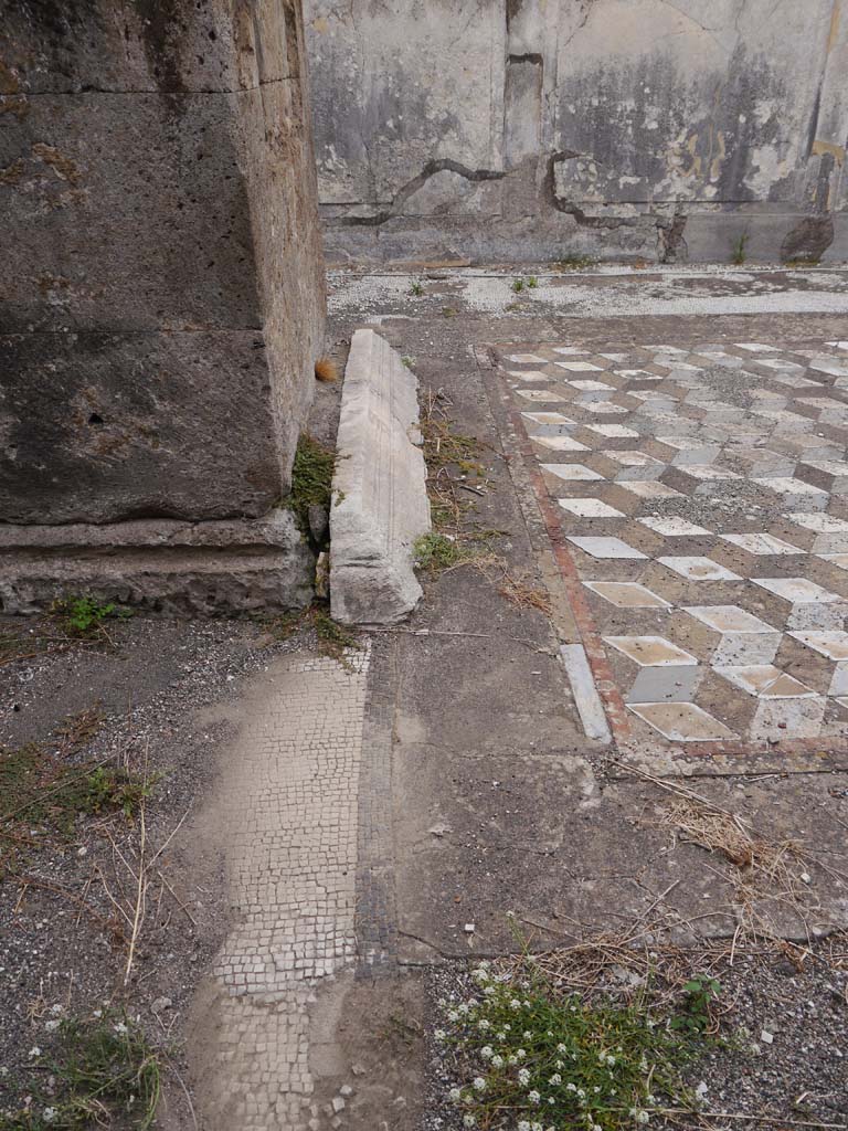 VII.7.32 Pompeii. September 2018. Looking east along flooring on south side of altar.  
Foto Anne Kleineberg, ERC Grant 681269 DÉCOR.
