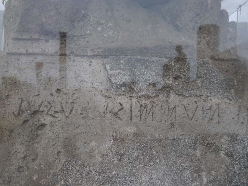 VII.7.32 Pompeii. May 2018. Remains of an inscription, in south-west corner. Photo courtesy of Buzz Ferebee.