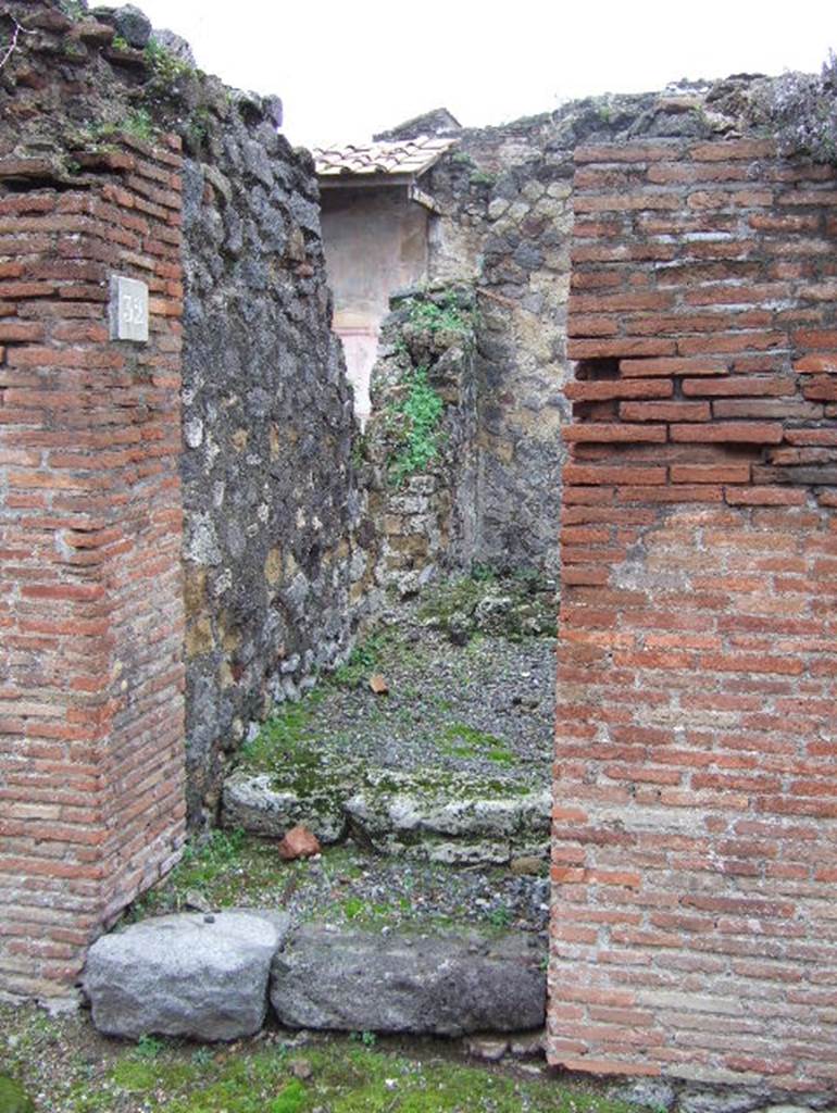 VII.9.32 Pompeii. December 2005. Looking west to entrance for steps to upper floor.