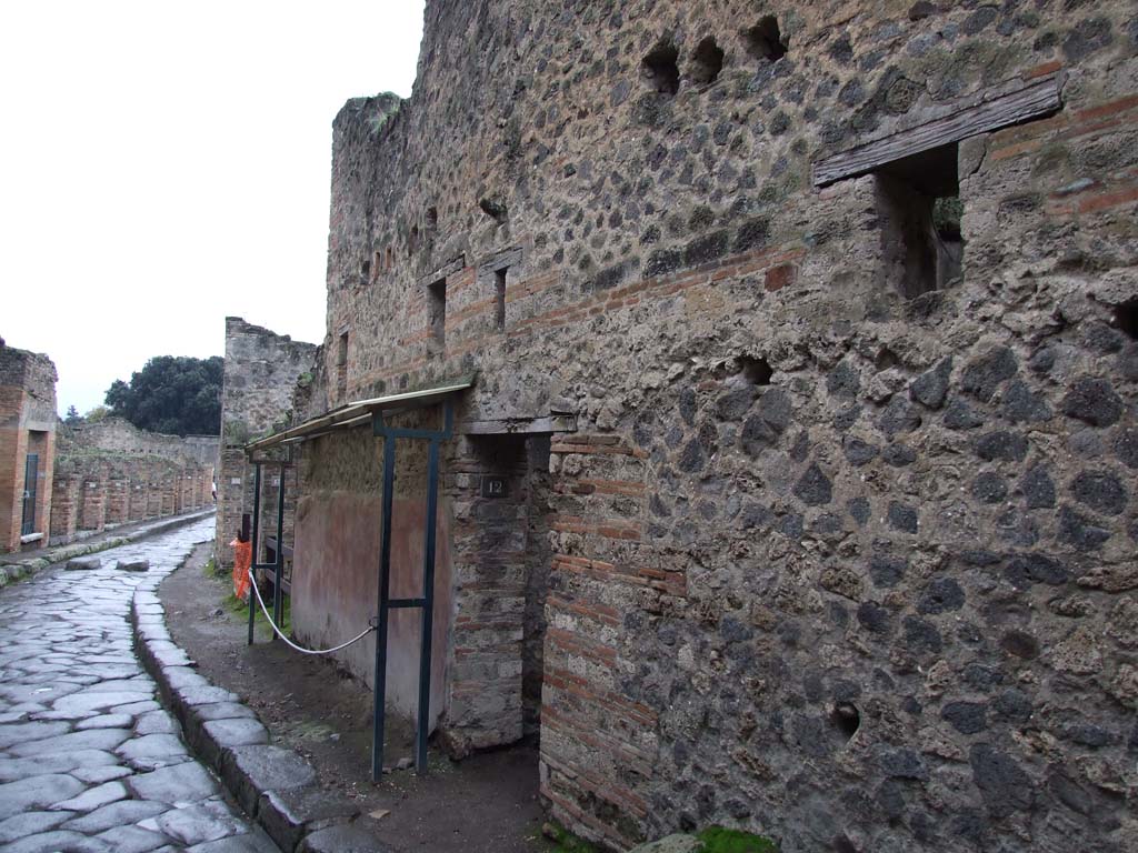 VII.11.12 Pompeii. December 2006. Entrance doorway on Vicolo del Lupanare, looking south.