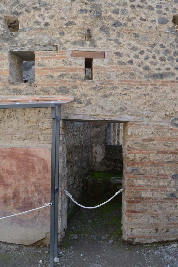 VII.11.12 Pompeii. March 2018. Entrance doorway, looking west.
Foto Taylor Lauritsen, ERC Grant 681269 DÉCOR.

