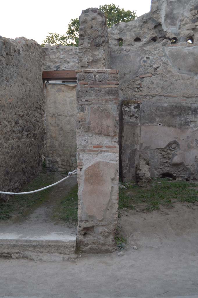 VII.11.14 Pompeii, on left. October 2017. 
Looking west to pilaster between entrances, with VII.11.13, on right.
Foto Taylor Lauritsen, ERC Grant 681269 DCOR.
