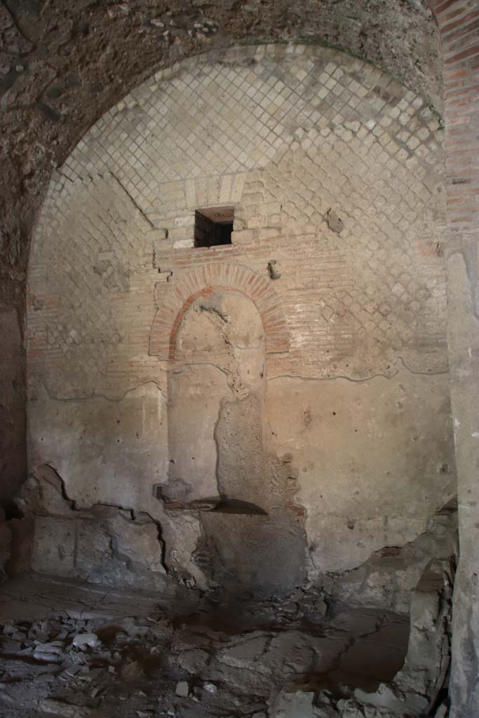 VII.16.a Pompeii. October 2020. Room 4, calidarium, looking towards east wall. Photo courtesy of Klaus Heese.

