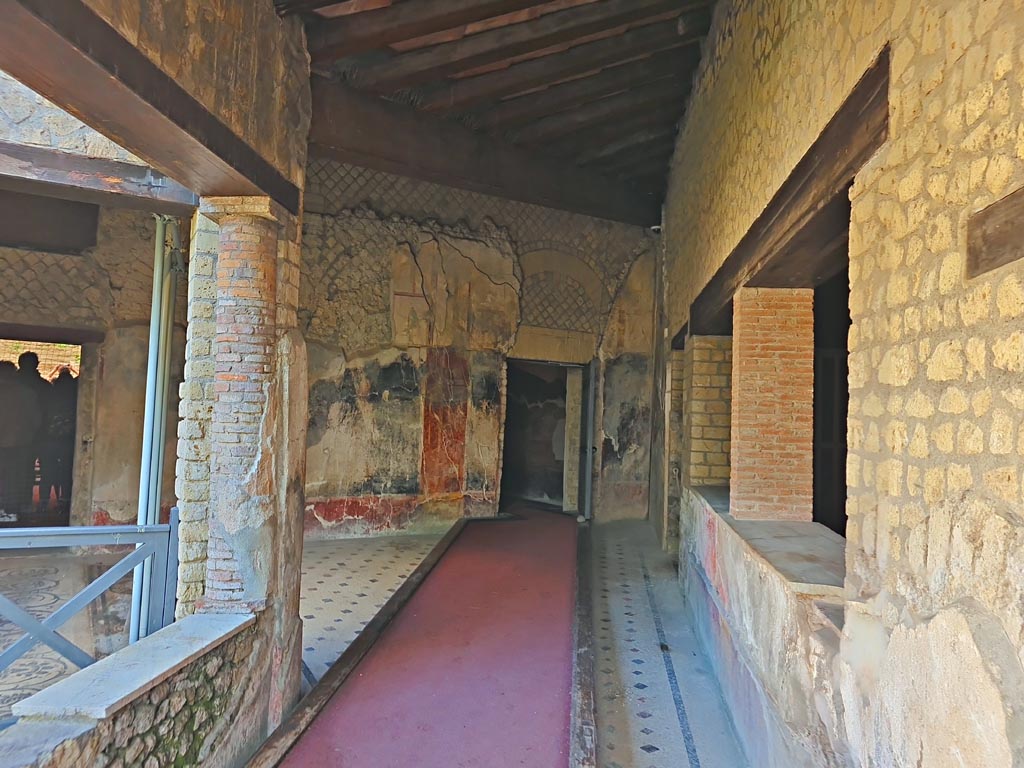 VII.16.a Pompeii. November 2023. Corridor B, looking east towards Vestibule 8. Photo courtesy of Giuseppe Ciaramella.