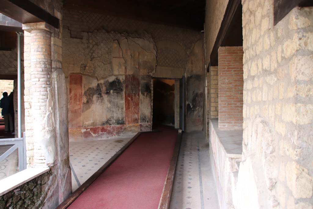 VII.16.a Pompeii. October 2020. Corridor B, looking east towards Vestibule 8. Photo courtesy of Klaus Heese.