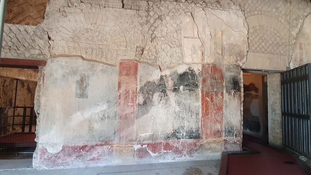 VII.16.a Pompeii. July 2021. Corridor B, looking towards east wall of Vestibule 8.
Foto Annette Haug, ERC Grant 681269 DÉCOR.


