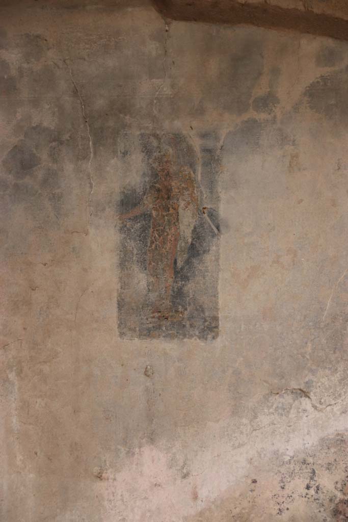 VII.16.a Pompeii. October 2020. Vestibule 8, faded wall painting from the south side of doorway to room 6 on the east wall.
Photo courtesy of Klaus Heese.
