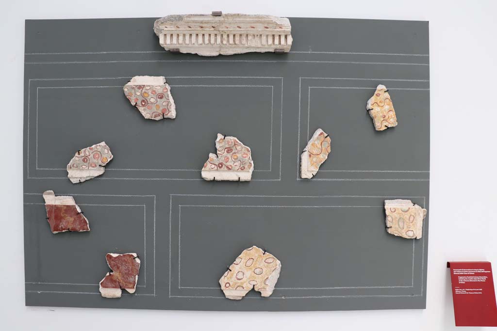 VIII.1.4 Pompeii. February 2021. 
Fragments of painted stucco decoration from entrance corridor/fauces of Casa di orione, imitating First Style marble slabs.
Photo courtesy of Fabien Bièvre-Perrin (CC BY-NC-SA).

