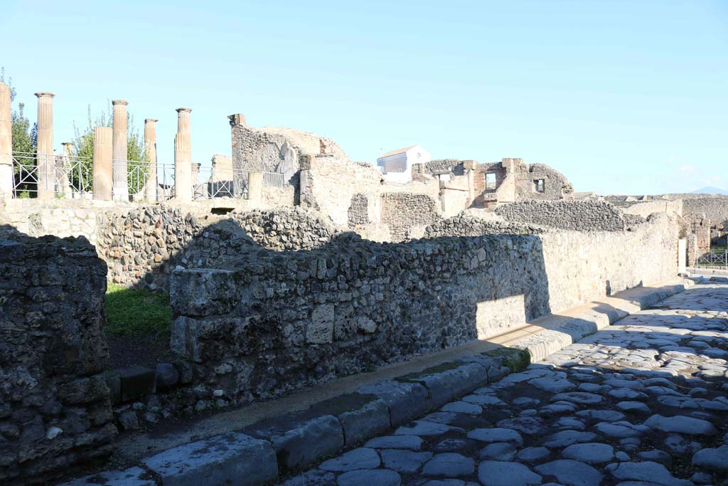 VIII.4.29 Pompeii. December 2018. 
Looking north-east from Via del Tempio dIside, towards side/rear doorway of VIII.4.27, on left. Photo courtesy of Aude Durand.
