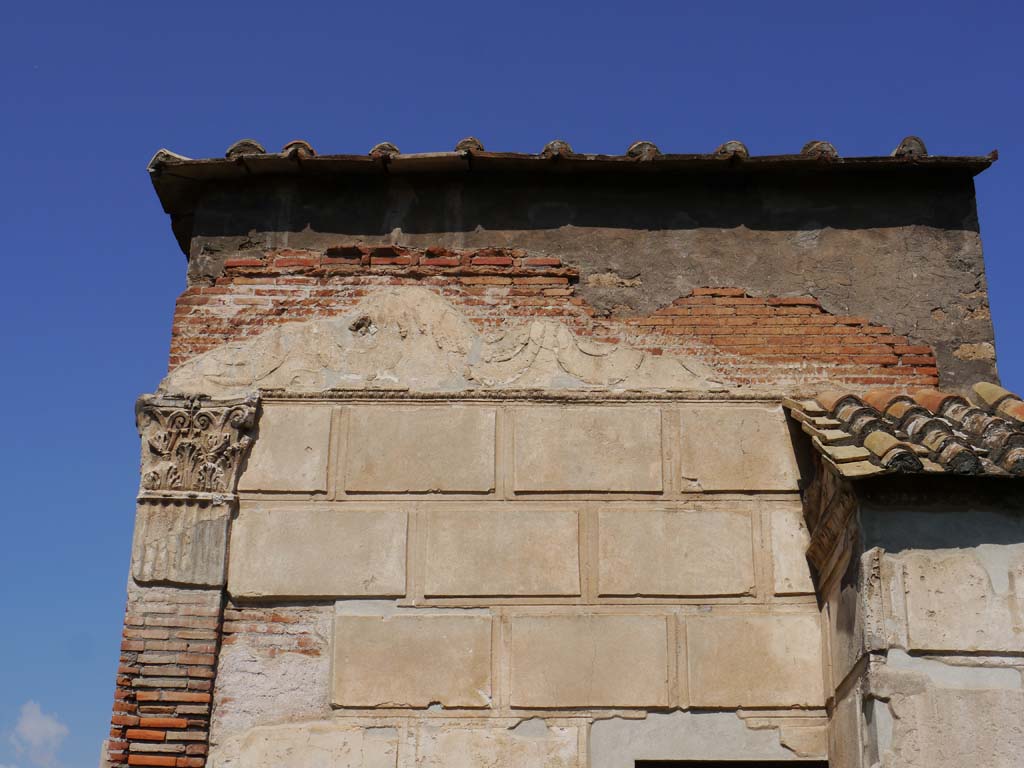 VIII.7.28 Pompeii. September 2018. Detail of upper south wall.
Foto Anne Kleineberg, ERC Grant 681269 DÉCOR.

