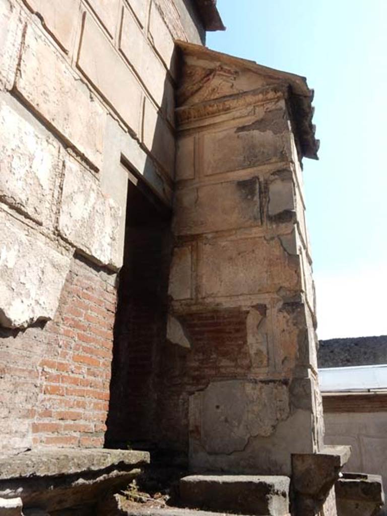 VIII.7.28, Pompeii. May 2015. Stucco on south side, above doorway. Photo courtesy of Buzz Ferebee.

