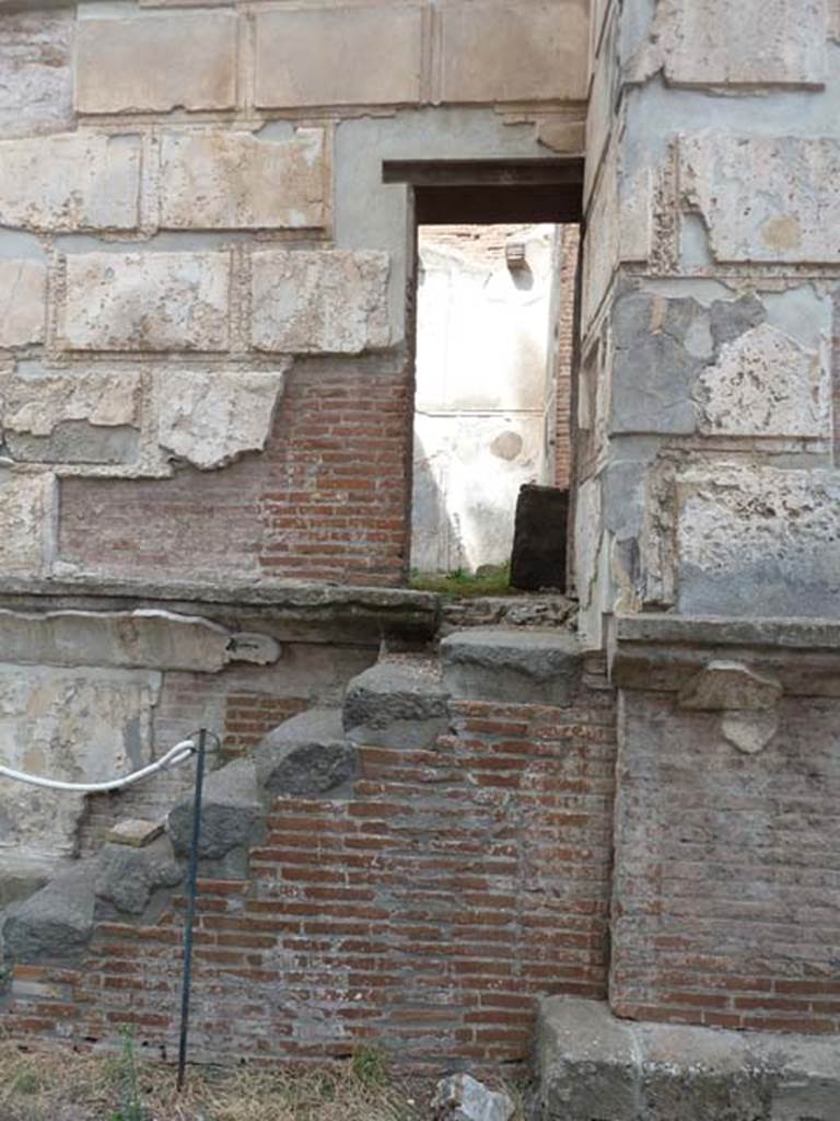 VIII.7.28 Pompeii. September 2015. Narrow steps on south side leading to a side doorway opening into the cella.