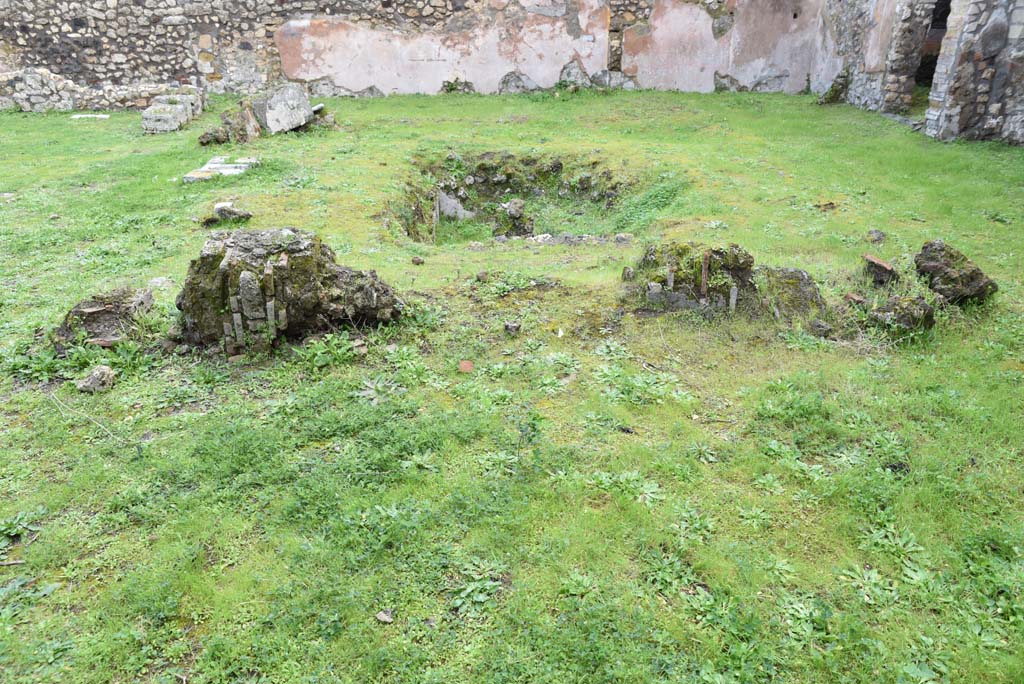 IX.5.18 Pompeii. March 2018. Atrium “b”, looking east from west side of pool.
Foto Annette Haug, ERC Grant 681269 DÉCOR.

