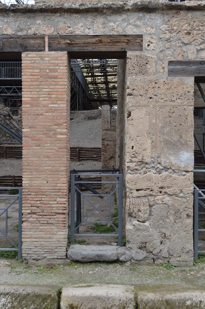 IX.12.2 Pompeii. March 2018. Looking north to entrance leading to steps to upper floor.
Foto Taylor Lauritsen, ERC Grant 681269 DCOR.
