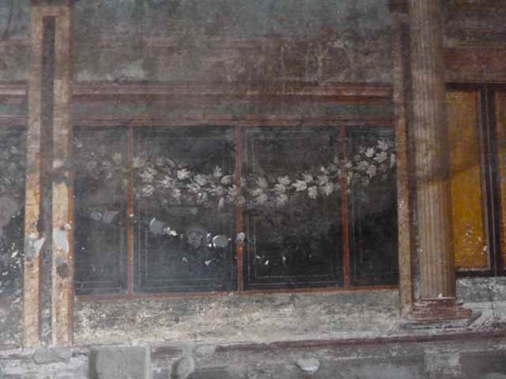 Villa of Mysteries, Pompeii. May 2010. Room 6, detail of painted garland on west wall.