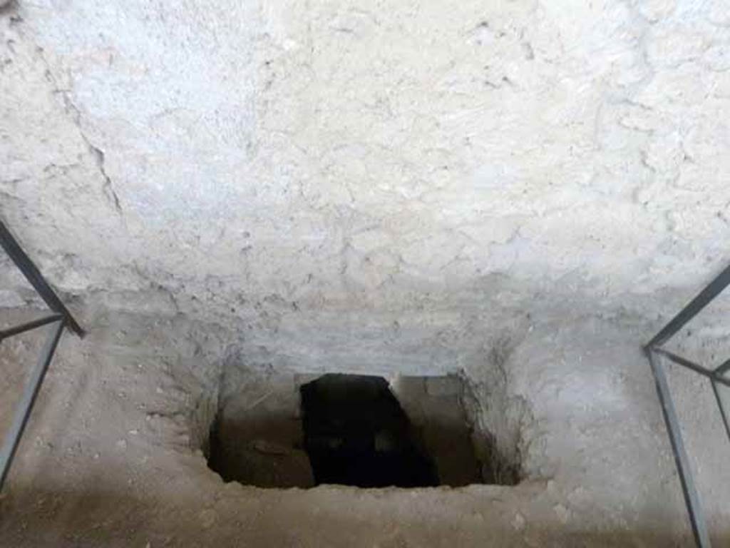 Unnamed Vicolo between IX.12 and IX.13. May 2010. Exterior wall of IX.12 with drain.