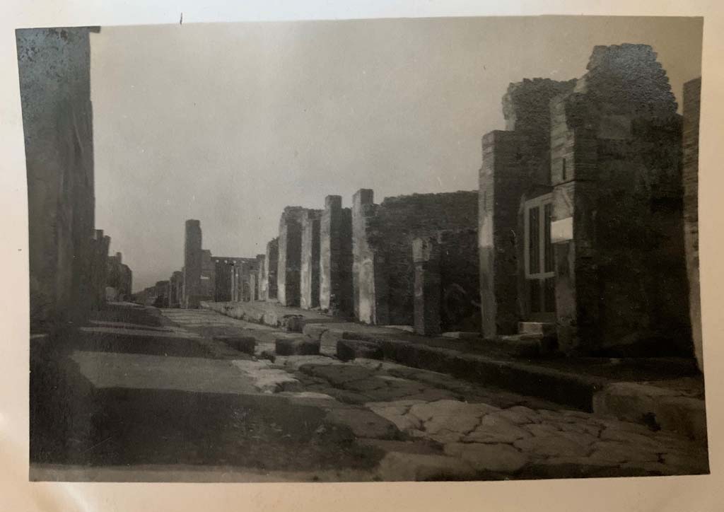 Via Stabiana, March 1922. Looking north along Via Stabiana, with entrance to I.4.5, on right. Photo courtesy of Rick Bauer.
