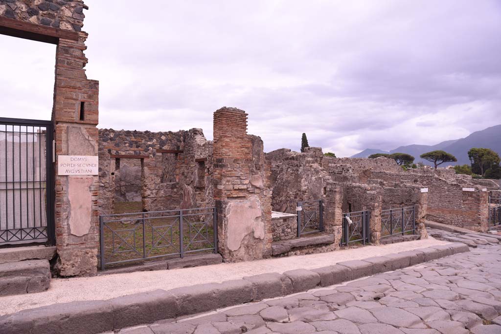 Via Stabiana, east side, Pompeii. October 2019. 
Looking south-east towards entrance doorways, from I.4.5, on left, to I.4.1 and Vicolo del Menandro, on right. 
Foto Tobias Busen, ERC Grant 681269 DÉCOR.
