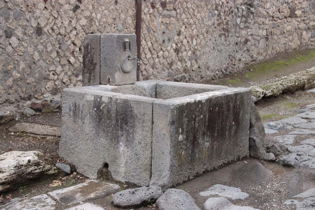 Via del Vesuvio, (Via Stabiana), west side. October 2020. Fountain. Photo courtesy of Klaus Heese.