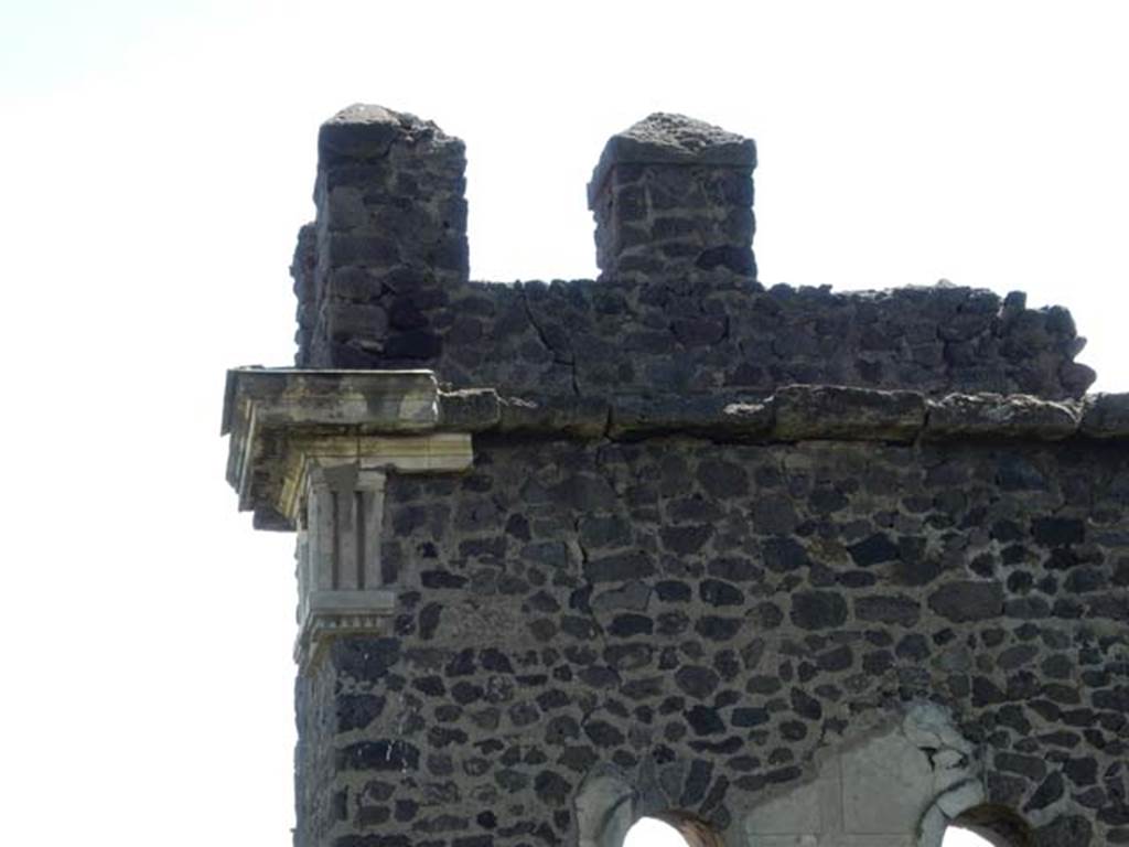 Tower X, Pompeii. May 2015. Detail of upper north-east corner. Photo courtesy of Buzz Ferebee.
