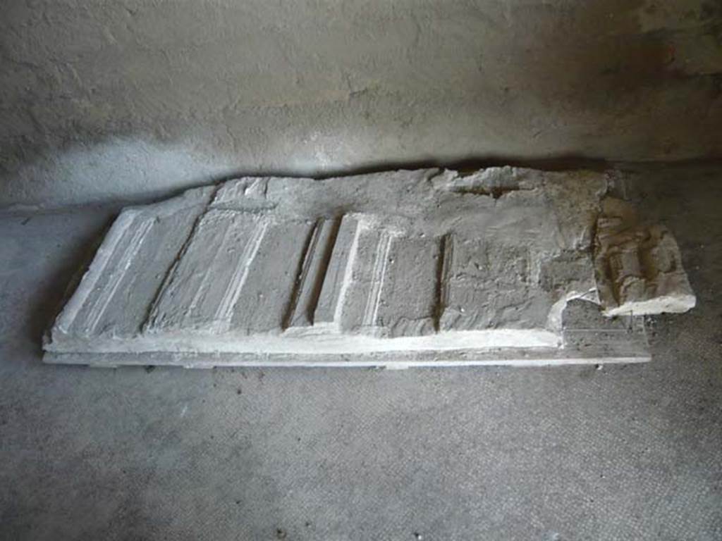 Oplontis, May 2011. Room 97, plaster-cast of part of shutters. Photo courtesy of Buzz Ferebee. 