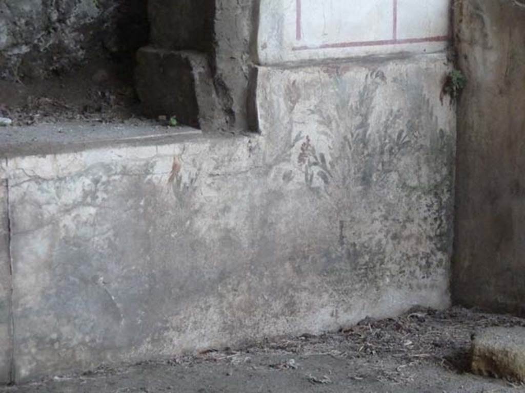 Oplontis, September 2015. Room 97, painted shrubs under the window of the north wall. According to Wilhelmina, “At the north end of the swimming pool, a painting with flowering shrubs and birds seen behind a lattice fence, decorated the dado under the window of the exterior of the east wall of room 94 (now numbered as 97) and continued on the dado of the adjacent wall facing south (which corresponds to the exterior of the north wall of room 78 at the south end of the swimming pool.”
See Jashemski, W. F., 1993. The Gardens of Pompeii, Volume II: Appendices. New York: Caratzas. (p.379)

