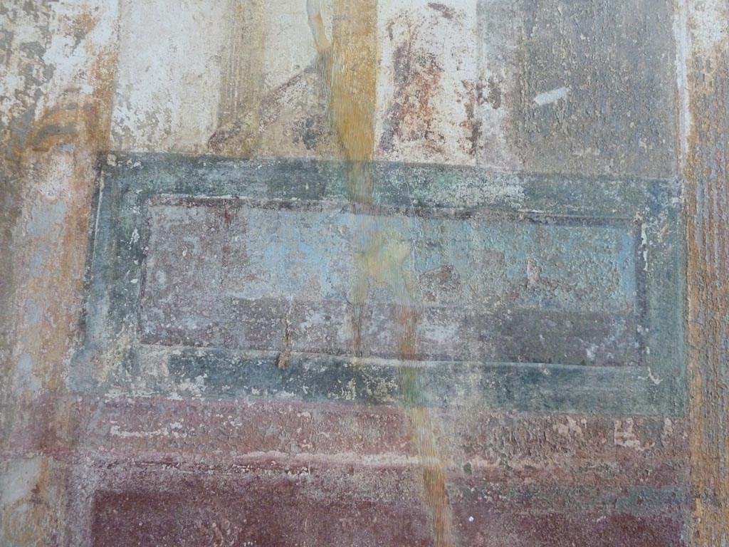 Stabiae, Villa Arianna, September 2015. Room 3, remains of painted panel on north side of central painting on west wall.