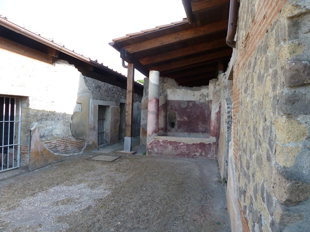 Stabiae, Villa Arianna, September 2015. Courtyard 21, looking south.