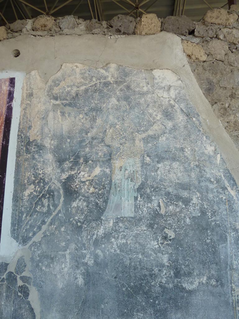 Stabiae, Villa Arianna, September 2015. 
Room 42, remains of painted figure on centre panel of west wall.
