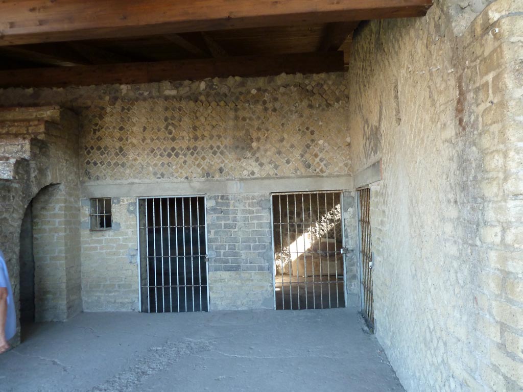 Stabiae, Villa Arianna, September 2015. Room 34, south wall with doorways to rooms 37 and 48. 
