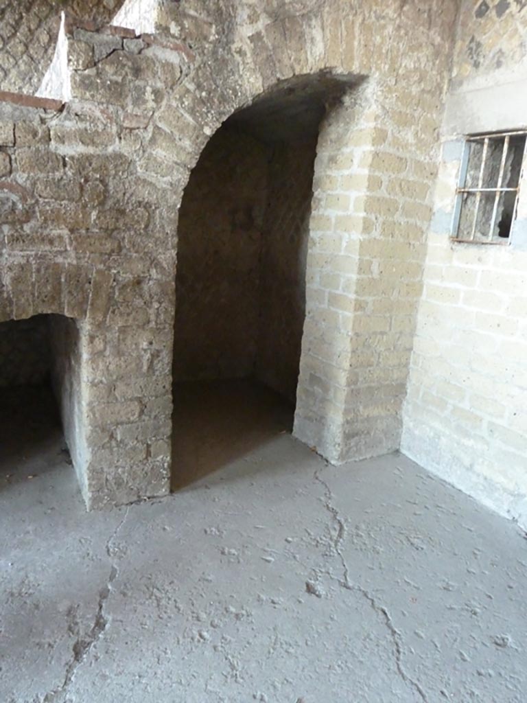 Stabiae, Villa Arianna, September 2015. Room 34, looking east under the stairs.