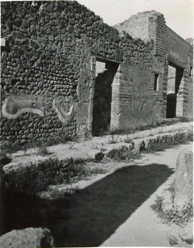 I.3.29 Pompeii. 1935 photograph taken by Tatiana Warscher. Looking north towards entrance doorways to I.3.29, on left, and I.3.28, on right.  The site of the street shrine can be seen on the left exterior wall.
See Warscher, T, 1935: Codex Topographicus Pompejanus, Regio I, 3: (no.77), Rome, DAIR, whose copyright it remains.