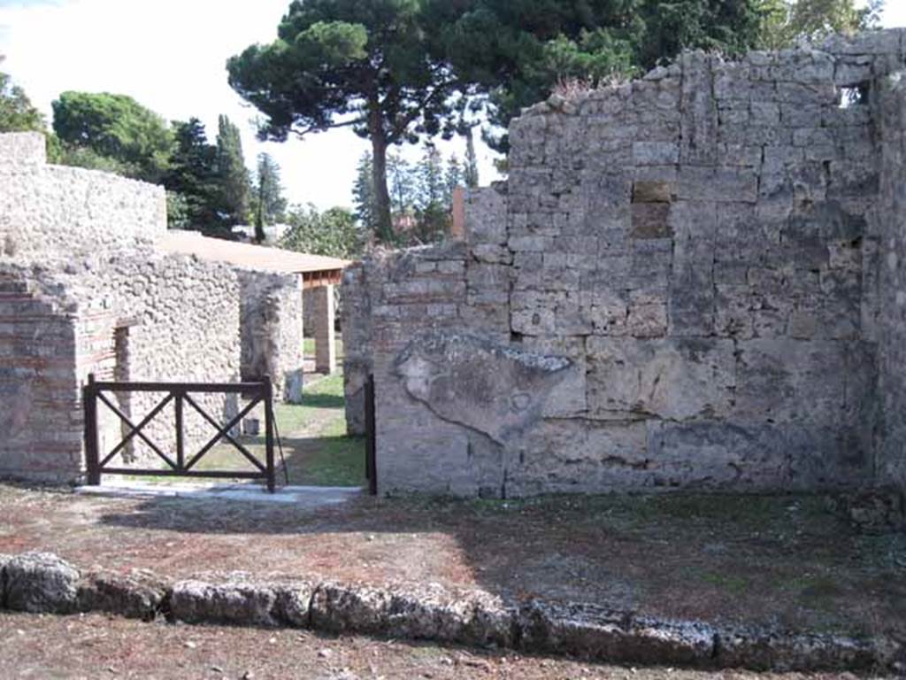 I.5.2 Pompeii. September 2010. Entrance doorway, looking south. On the right can be seen the remains of the street altar. Photo courtesy of Drew Baker.