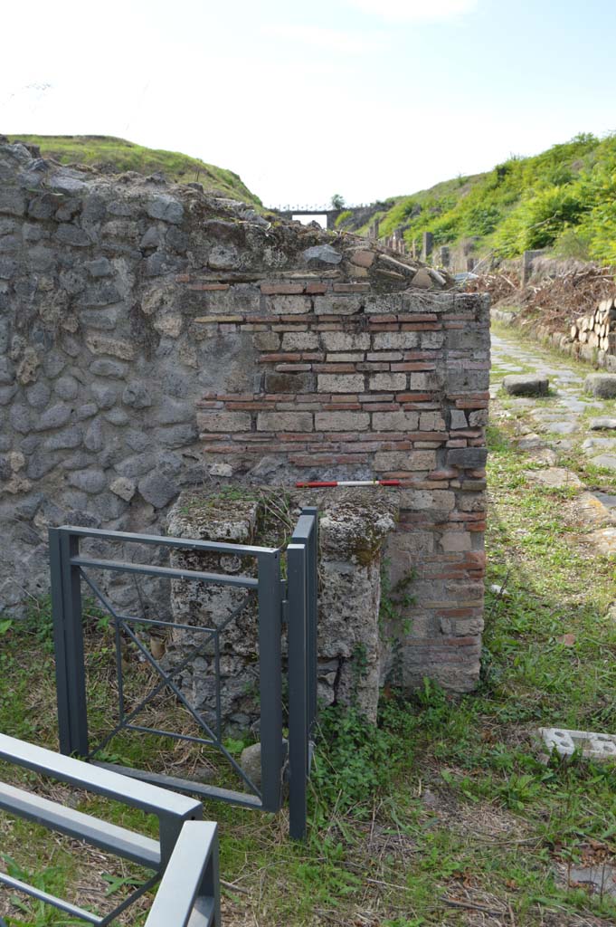 III.10.6 Pompeii. October 2018. 
Looking west to street altar in unexcavated roadway between III.10 and III.11.
Foto Taylor Lauritsen, ERC Grant 681269 DÉCOR.