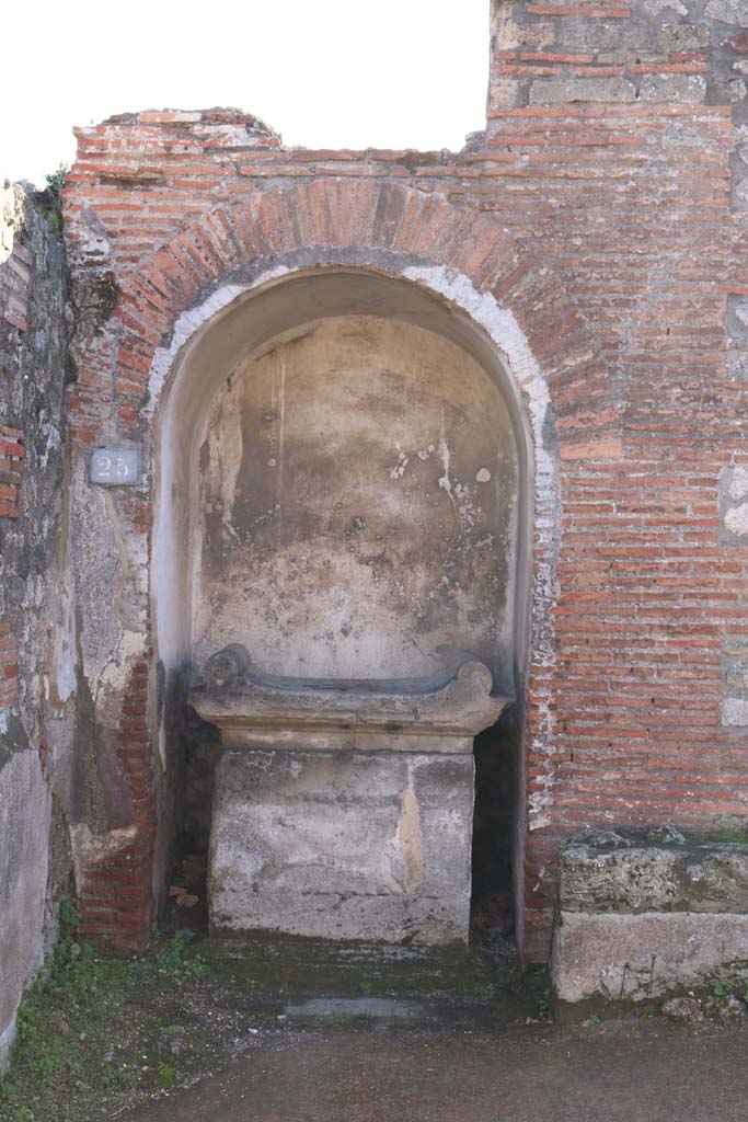 VIII.2.25, Pompeii. December 2018. 
Looking south on Via della Regina towards street altar. Photo courtesy of Aude Durand.