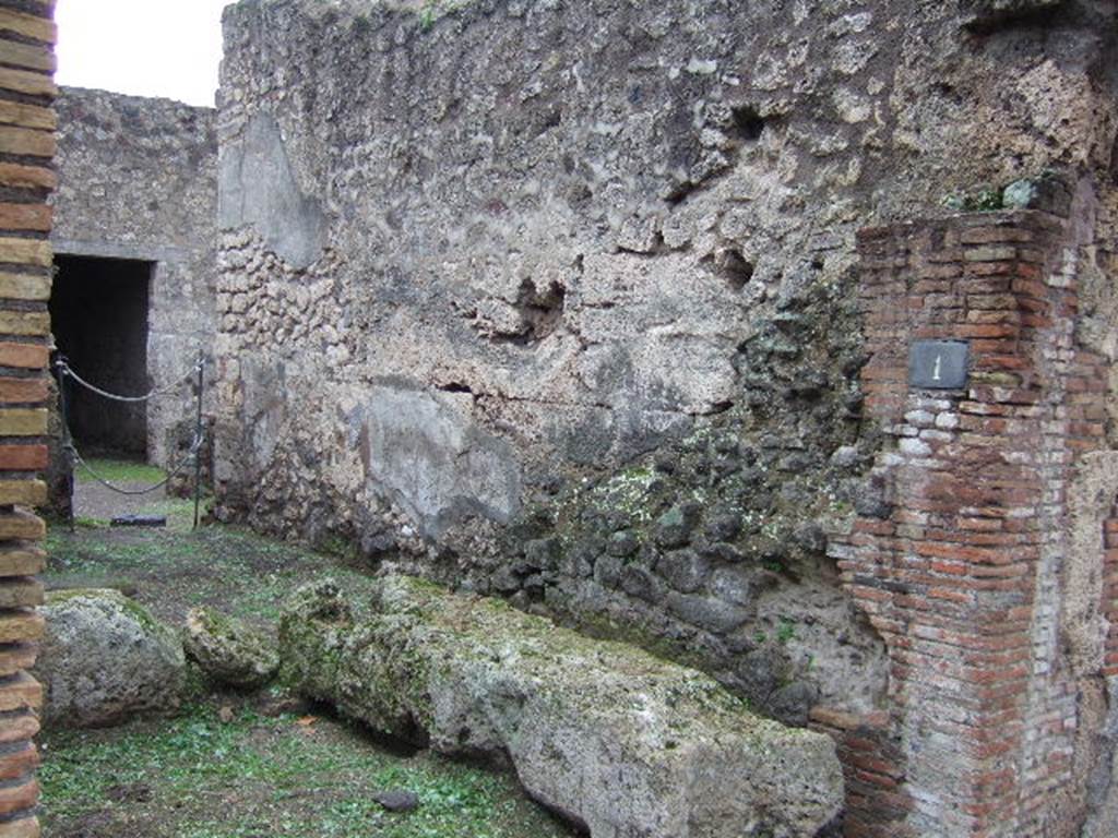 IX.2.1 An arcade of three arches containing street altar. December 2005. South wall.  According to Eschebach, there was a shrine for the Lares Compitales on this wall, with an altar to the right, no longer there.
See Eschebach, L., 1993. Gebäudeverzeichnis und Stadtplan der antiken Stadt Pompeji. Köln: Böhlau. (p.404)  Fiorelli also described it as a Compitum, similar to the one in the same street at VIII.4.24.  See Pappalardo, U., 2001. La Descrizione di Pompei per Giuseppe Fiorelli (1875). Napoli: Massa Editore. (p.141)