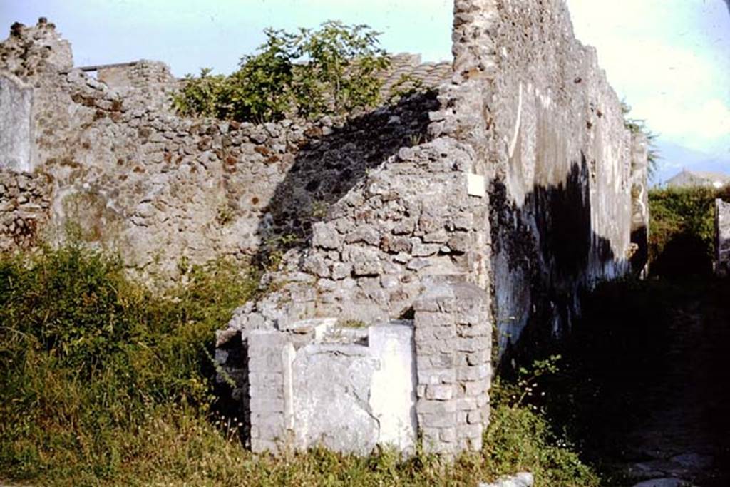 IX.8.1 Pompeii. 1964. North-east corner of insula, with street shrine, on west (right) side of entrance. Photo by Stanley A. Jashemski.
Source: The Wilhelmina and Stanley A. Jashemski archive in the University of Maryland Library, Special Collections (See collection page) and made available under the Creative Commons Attribution-Non Commercial License v.4. See Licence and use details.
J64f1252