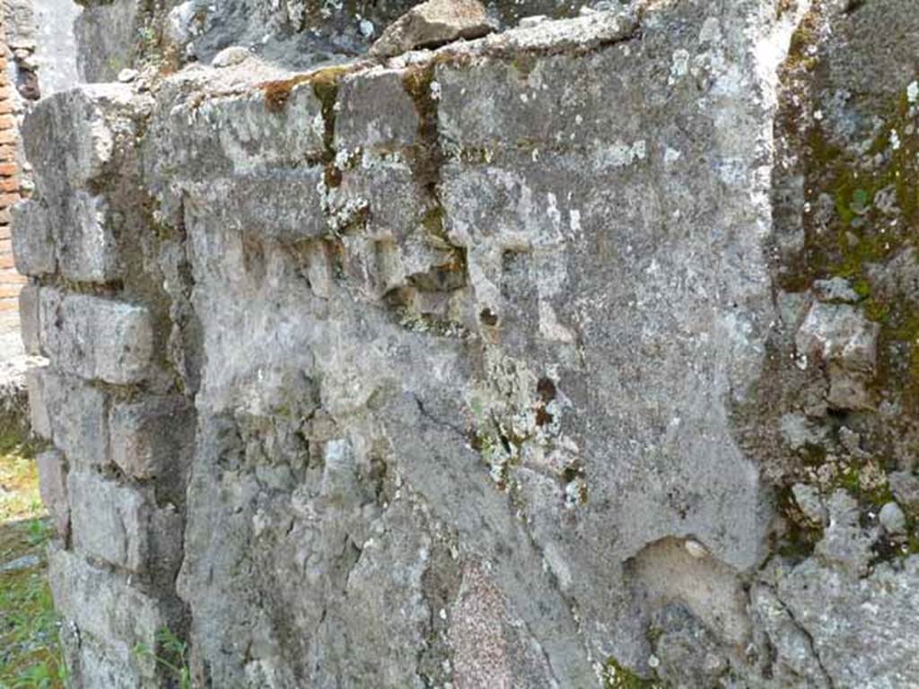 IX.8.1 Pompeii. May 2010. Detail of front north façade from the west end.