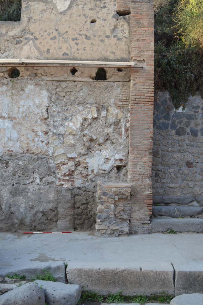 Pompeii street altar outside IX.11.1. October 2017.
Foto Taylor Lauritsen, ERC Grant 681269 DÉCOR.